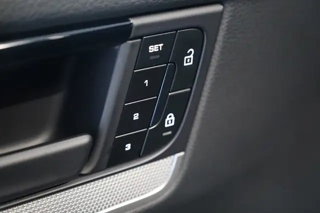 Porsche Cayenne view 11