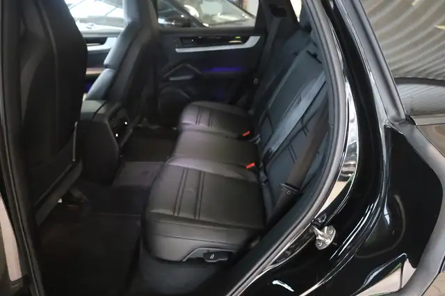 Porsche Cayenne view 15