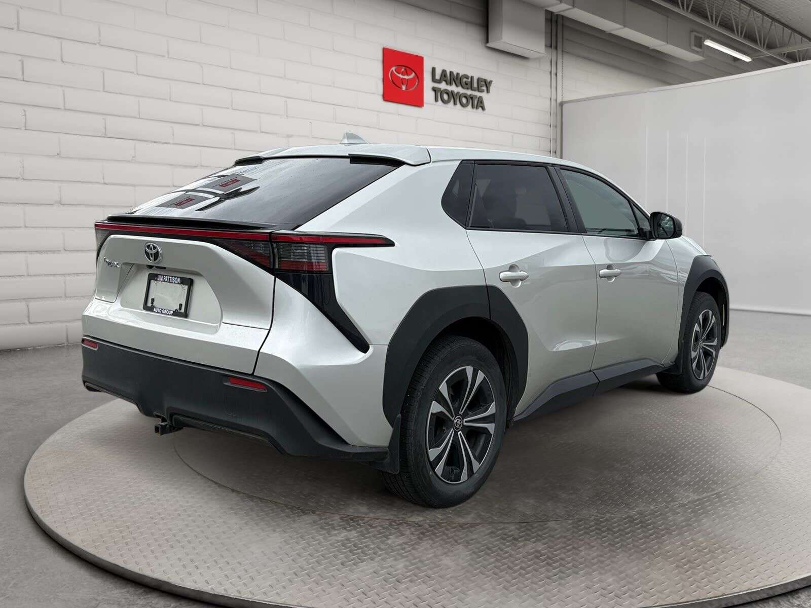 2023 Toyota bZ4X LE; FULLY ELECTRIC!! HEATED SEATS/WHEEL, CLIND SPO — снимка 1