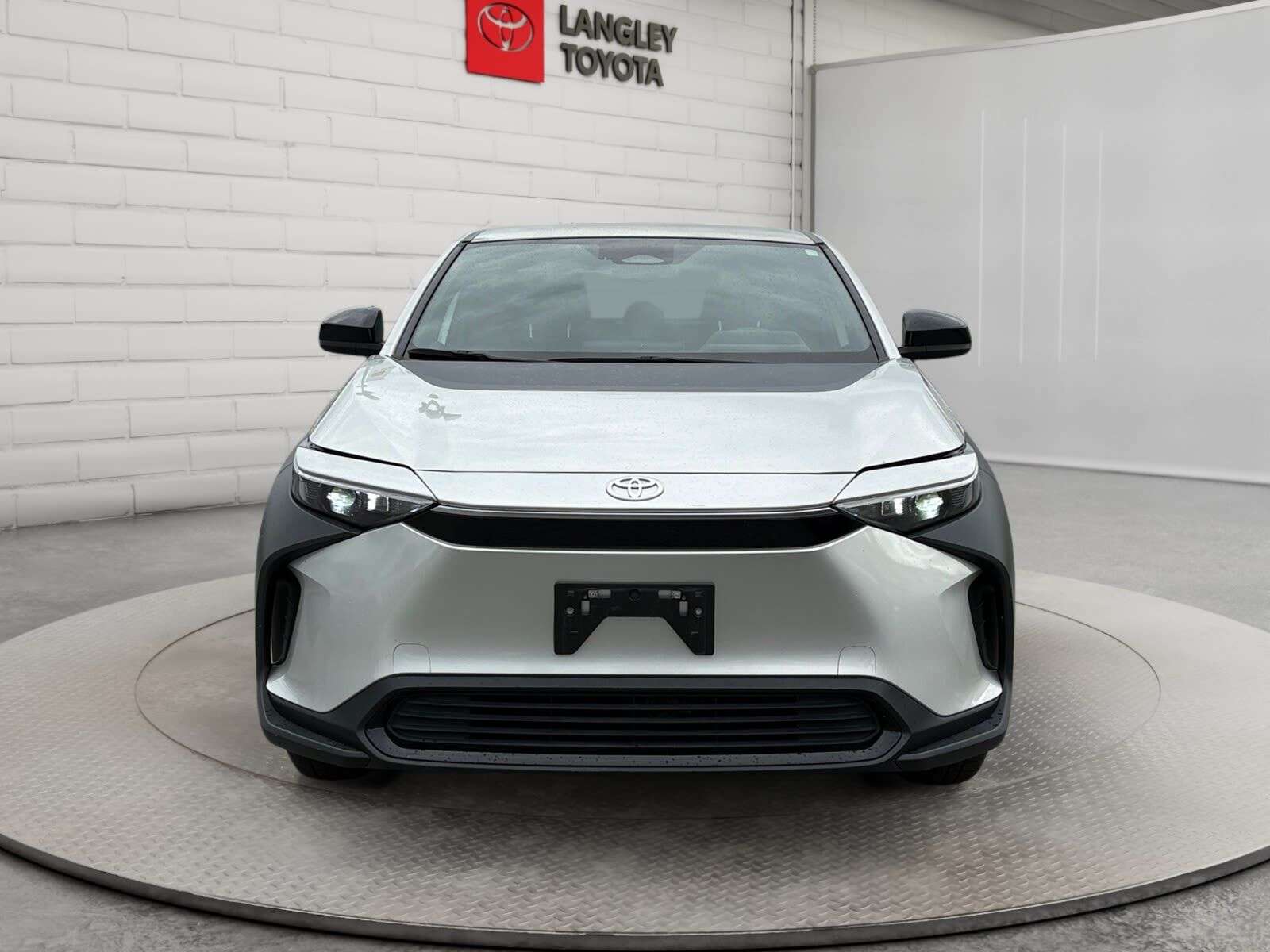 2023 Toyota bZ4X LE; FULLY ELECTRIC!! HEATED SEATS/WHEEL, CLIND SPO — снимка 1