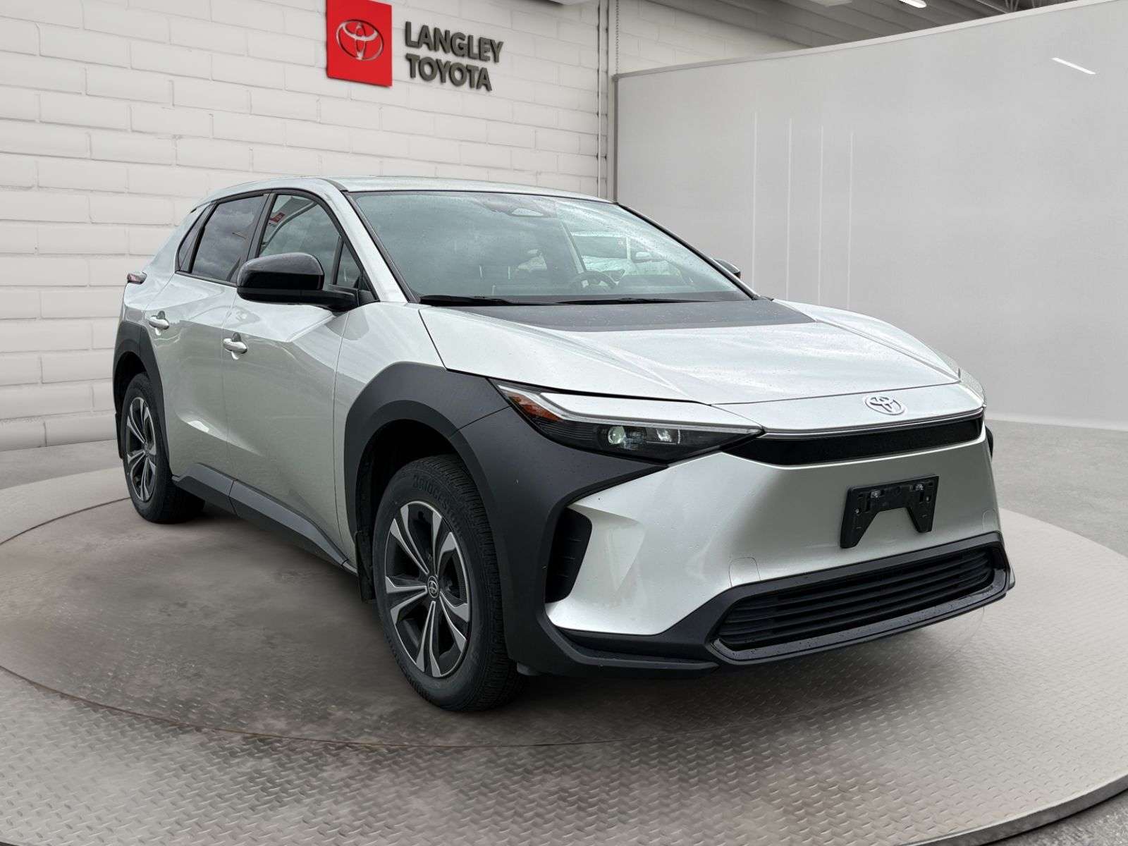 2023 Toyota bZ4X LE; FULLY ELECTRIC!! HEATED SEATS/WHEEL, CLIND SPO — снимка 1