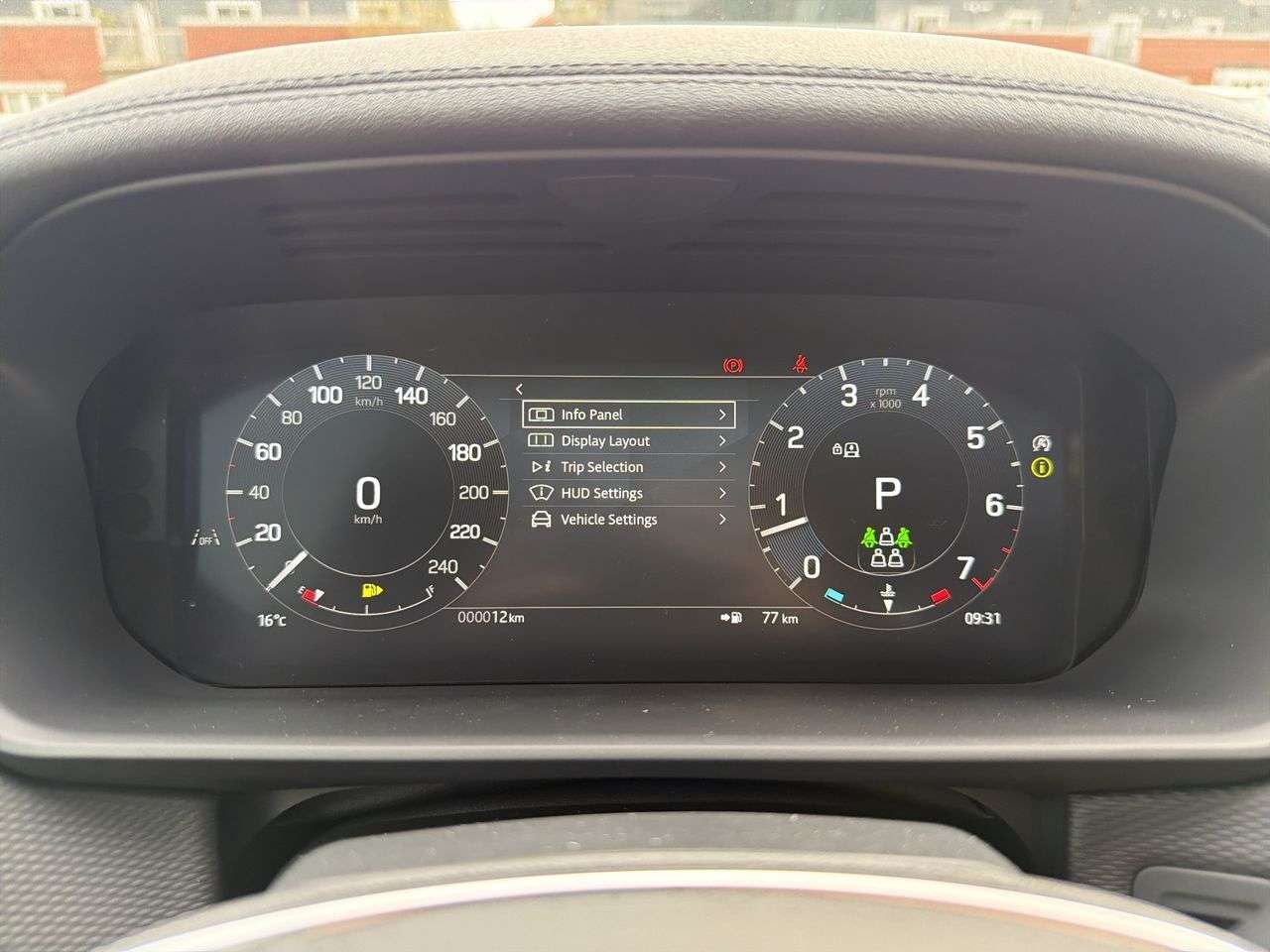 2026 Land Rover Discovery P300 Dynamic SE thumb 12