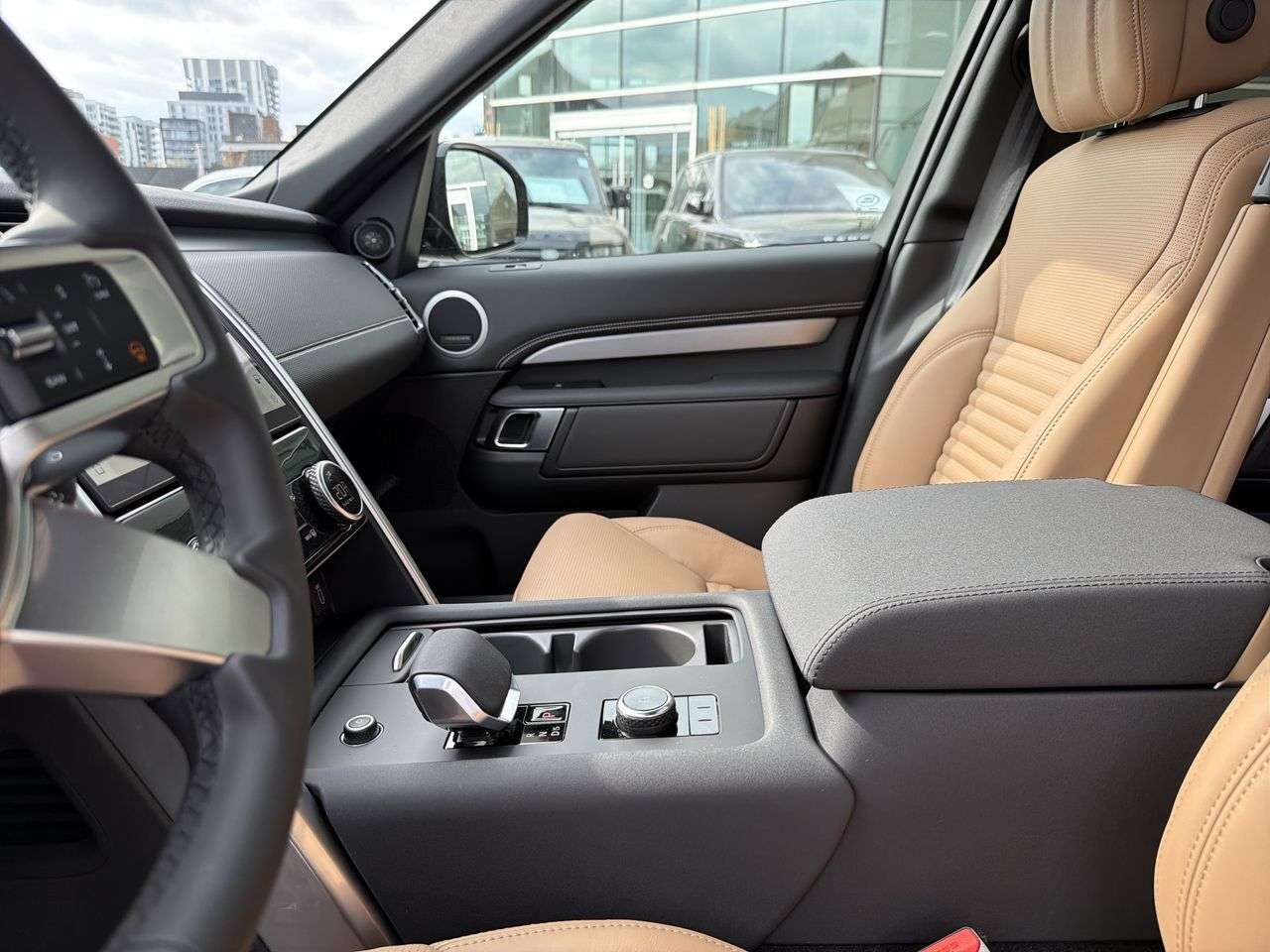 2026 Land Rover Discovery P300 Dynamic SE thumb 18