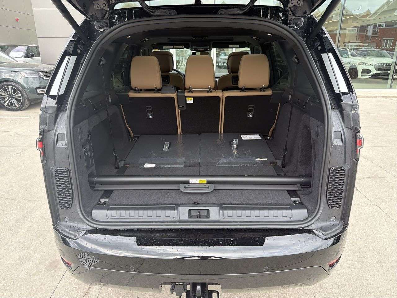 2026 Land Rover Discovery P300 Dynamic SE thumb 21