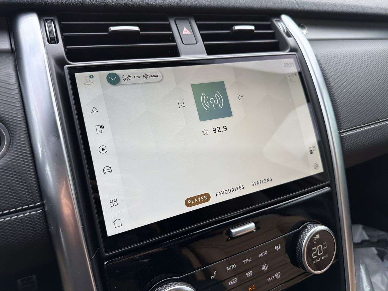 2026 Land Rover Discovery P300 Dynamic SE thumb 13
