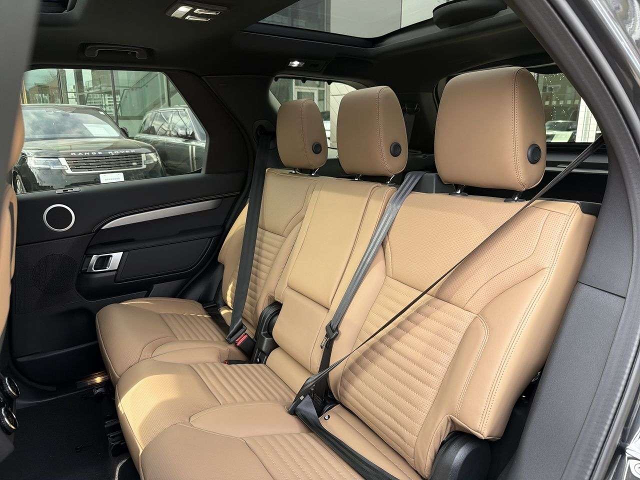 2026 Land Rover Discovery P300 Dynamic SE thumb 20