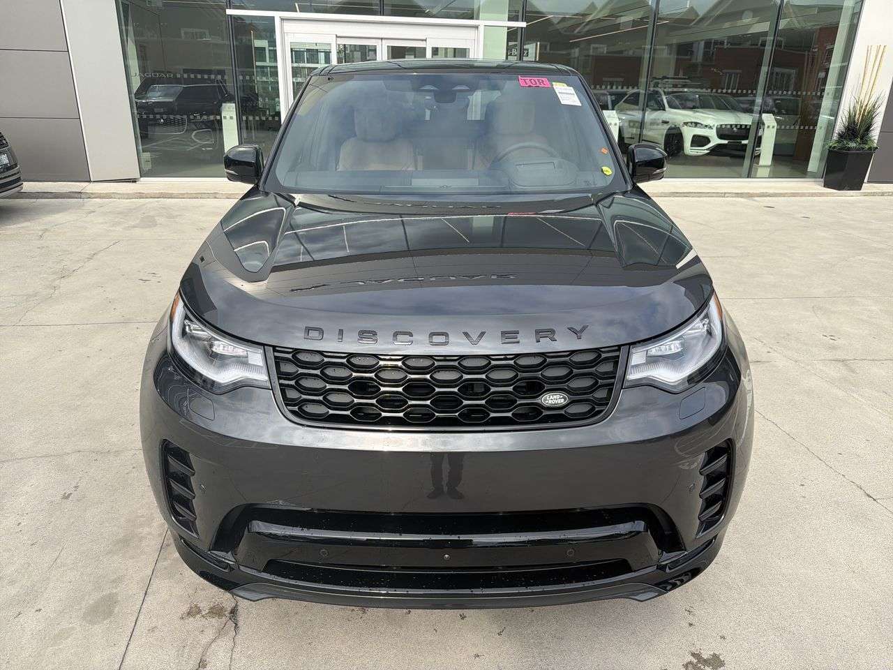 2026 Land Rover Discovery P300 Dynamic SE alt 3