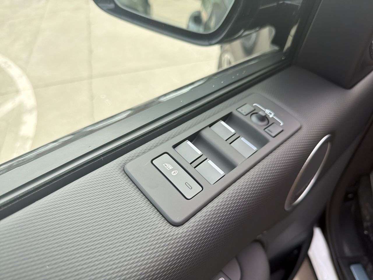 2026 Land Rover Discovery P300 Dynamic SE thumb 10