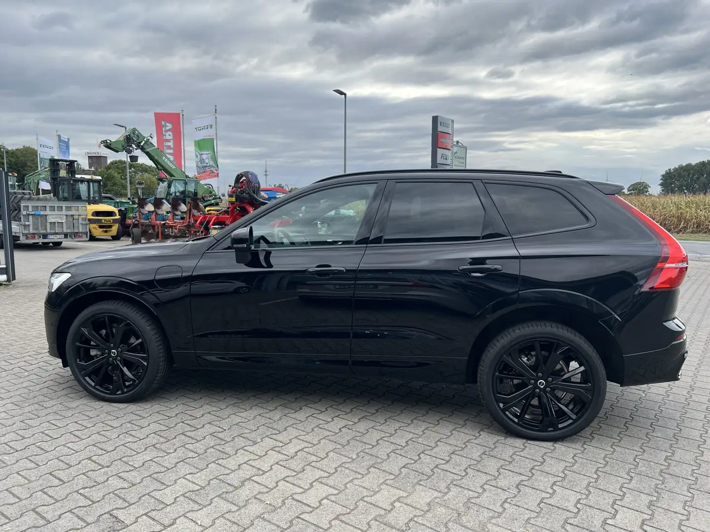 Volvo XC60 XC60 T6 AWD Plus Black Edition PANO|HEAD UP|LUFT Schwarz - 2