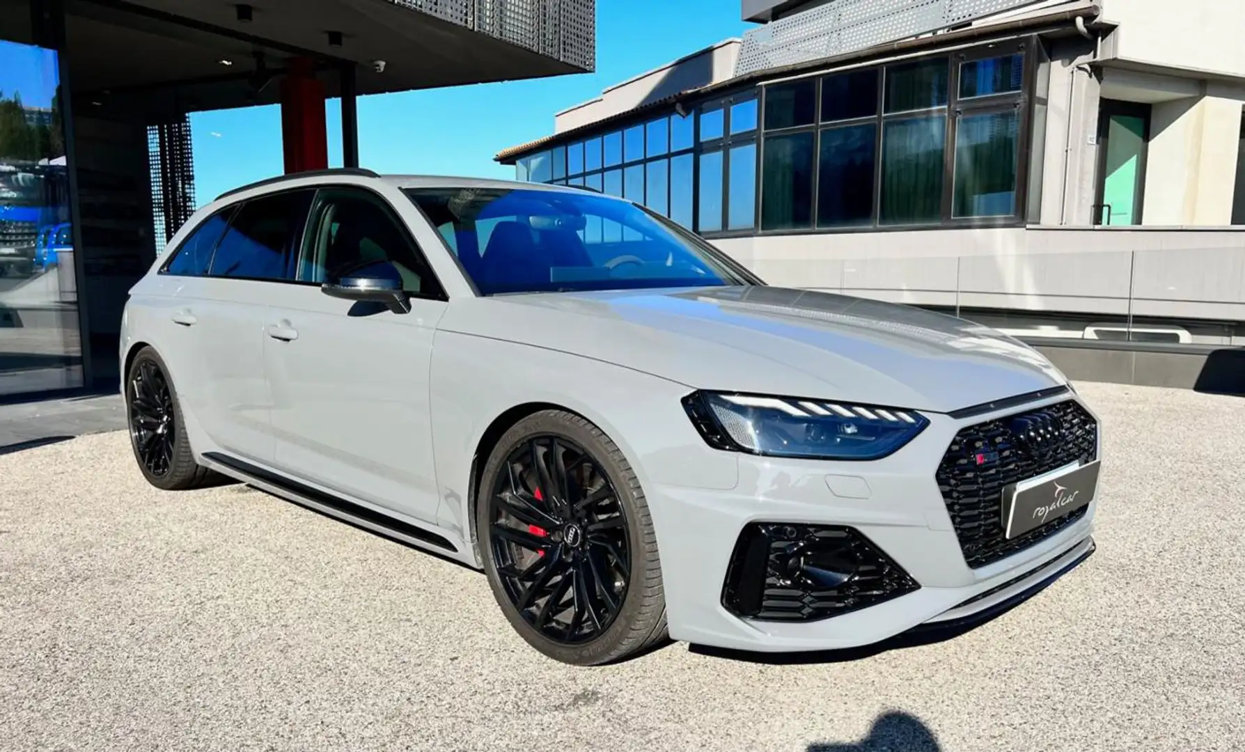 Audi RS 4 Avant Grau - 1