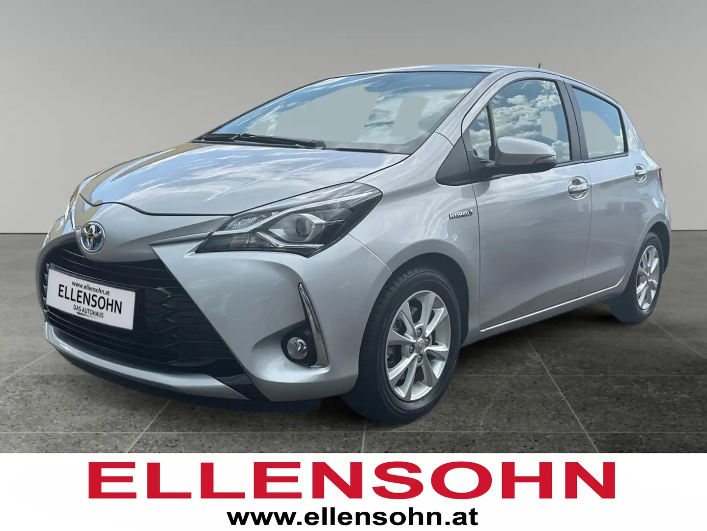 Toyota Yaris 1,5 HYBRID 5-TG. ACTIVE     8-fach bereift! Silber - 1