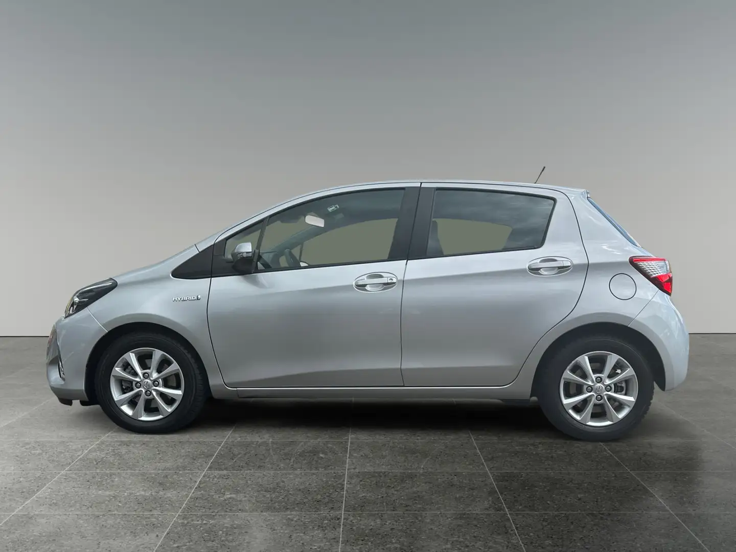 Toyota Yaris 1,5 HYBRID 5-TG. ACTIVE     8-fach bereift! Silber - 2