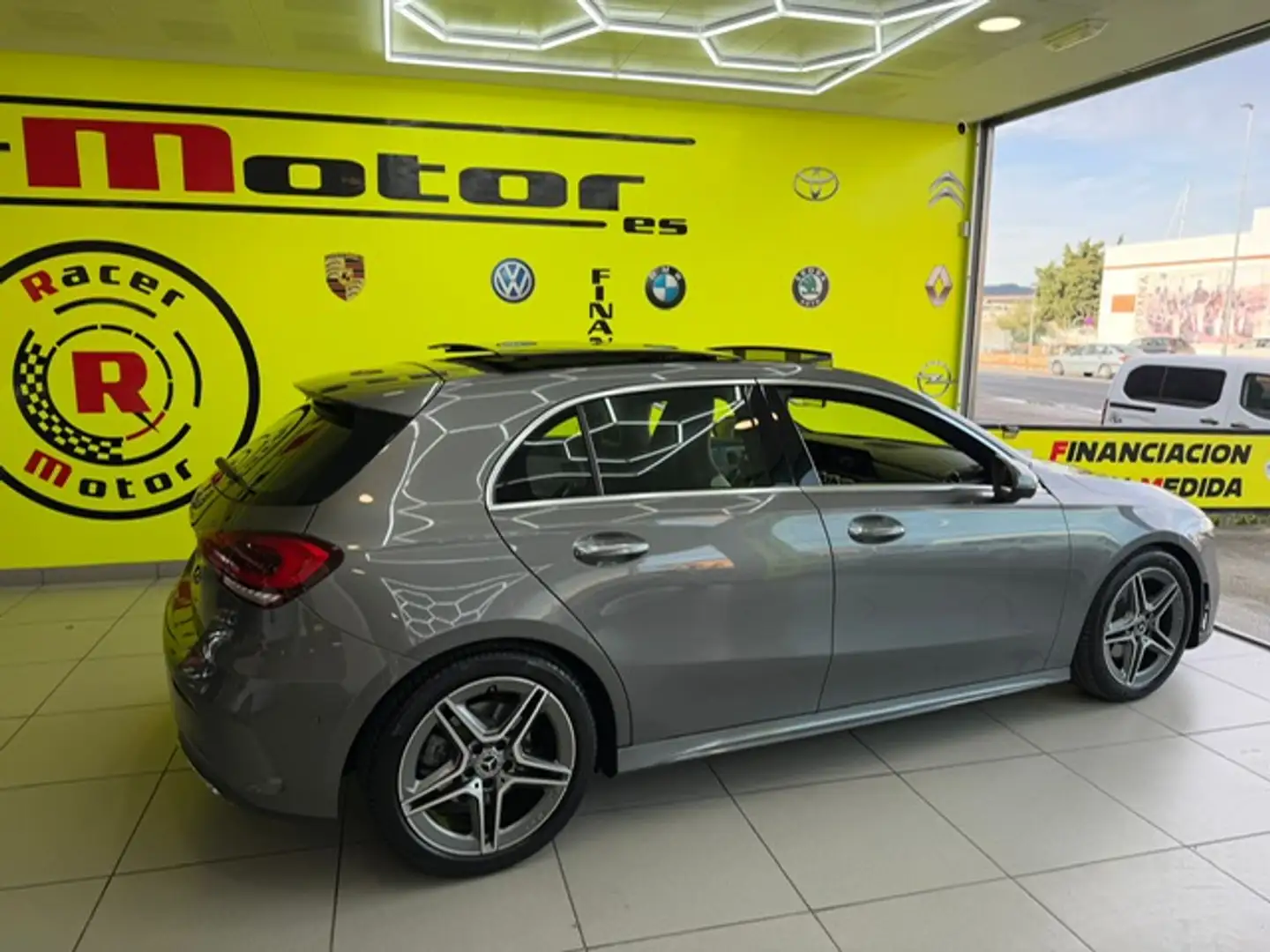 Mercedes-Benz A 200 7G-DCT Gris - 1