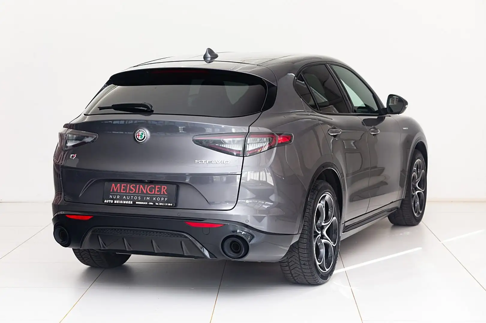 Alfa Romeo Stelvio Ti + Veloce Paket 2,0 16V 280 AT8 Q4 Grijs - 2