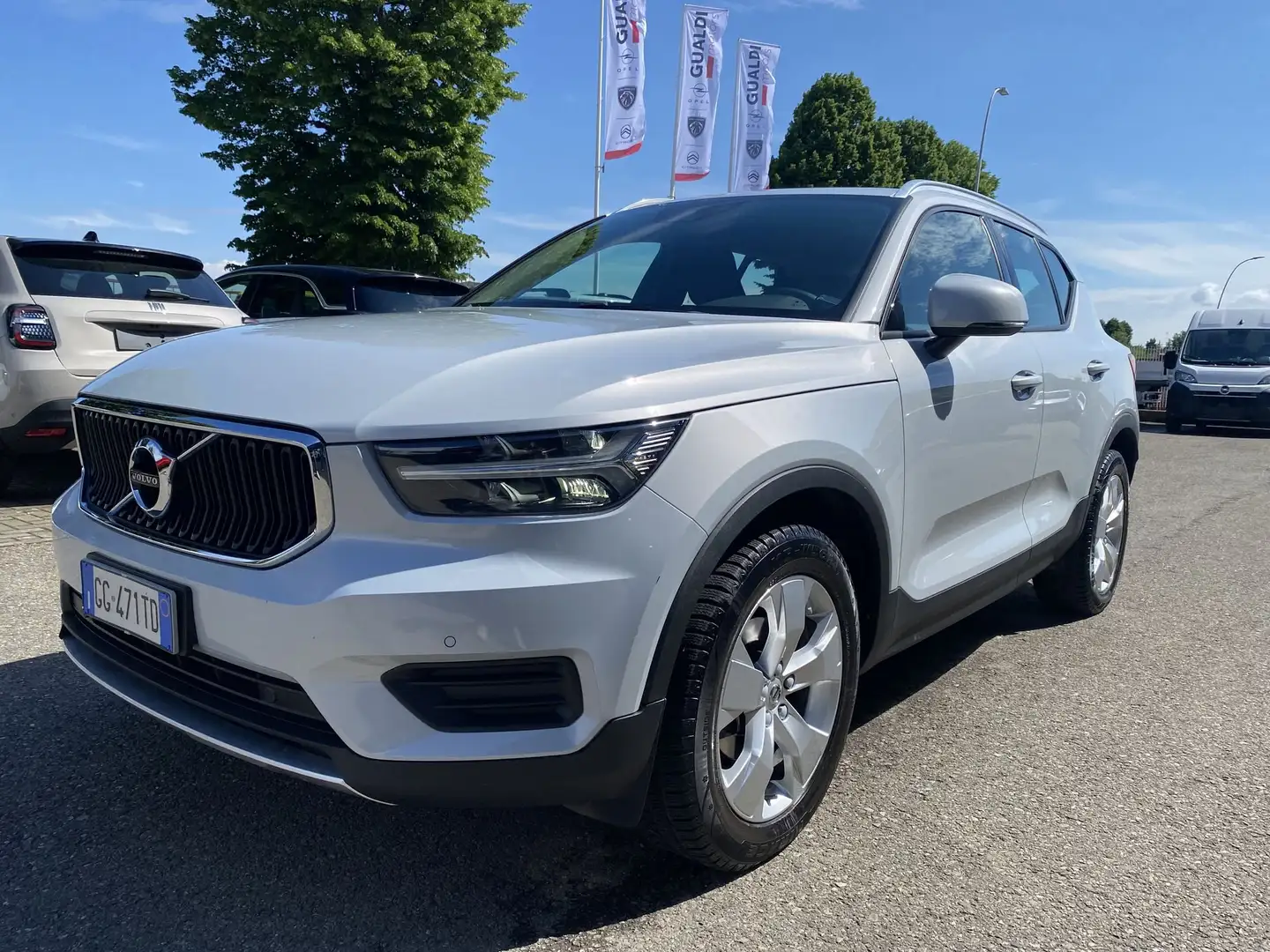 Volvo XC40 T2 Geartronic Momentum Core Weiß - 2