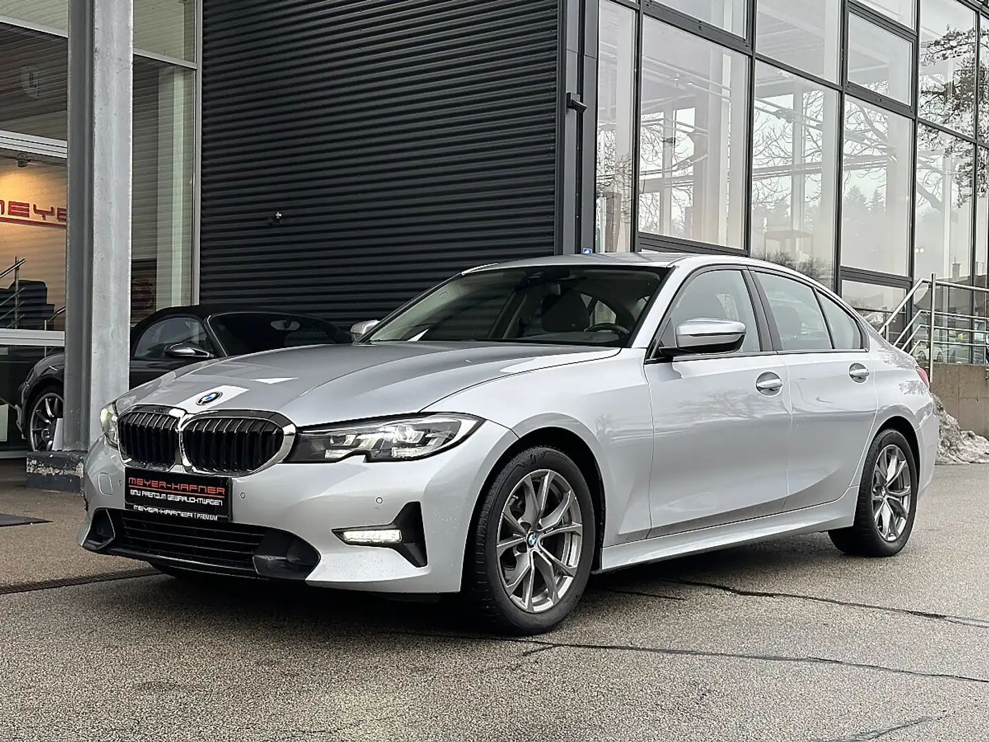 BMW 318 d Limousine Sport Line Aut. / SZH / HiFi Silber - 2