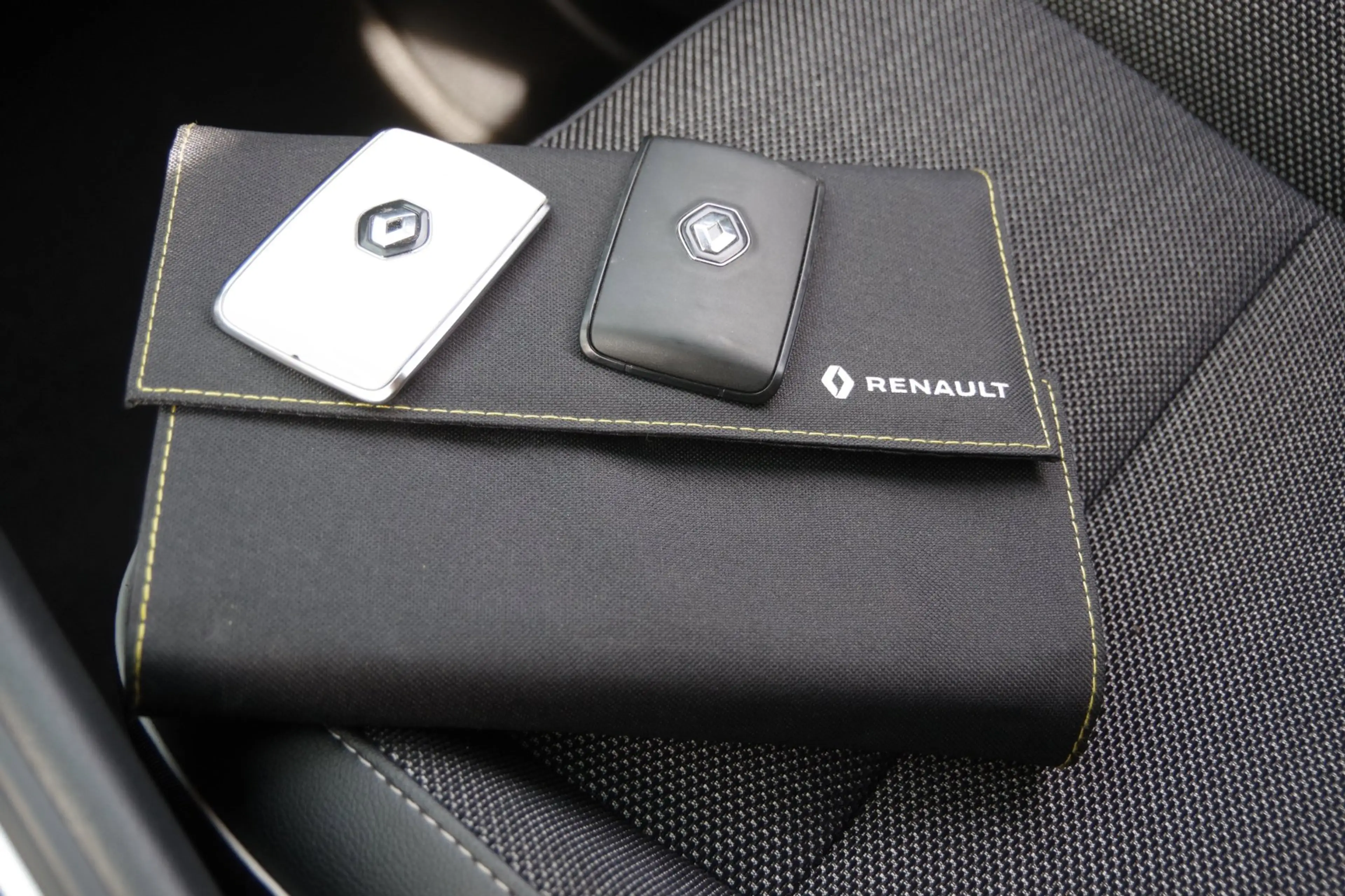Renault Captur 1.3 TCe 155 Edition One |Dealer onderhouden| — photo 39