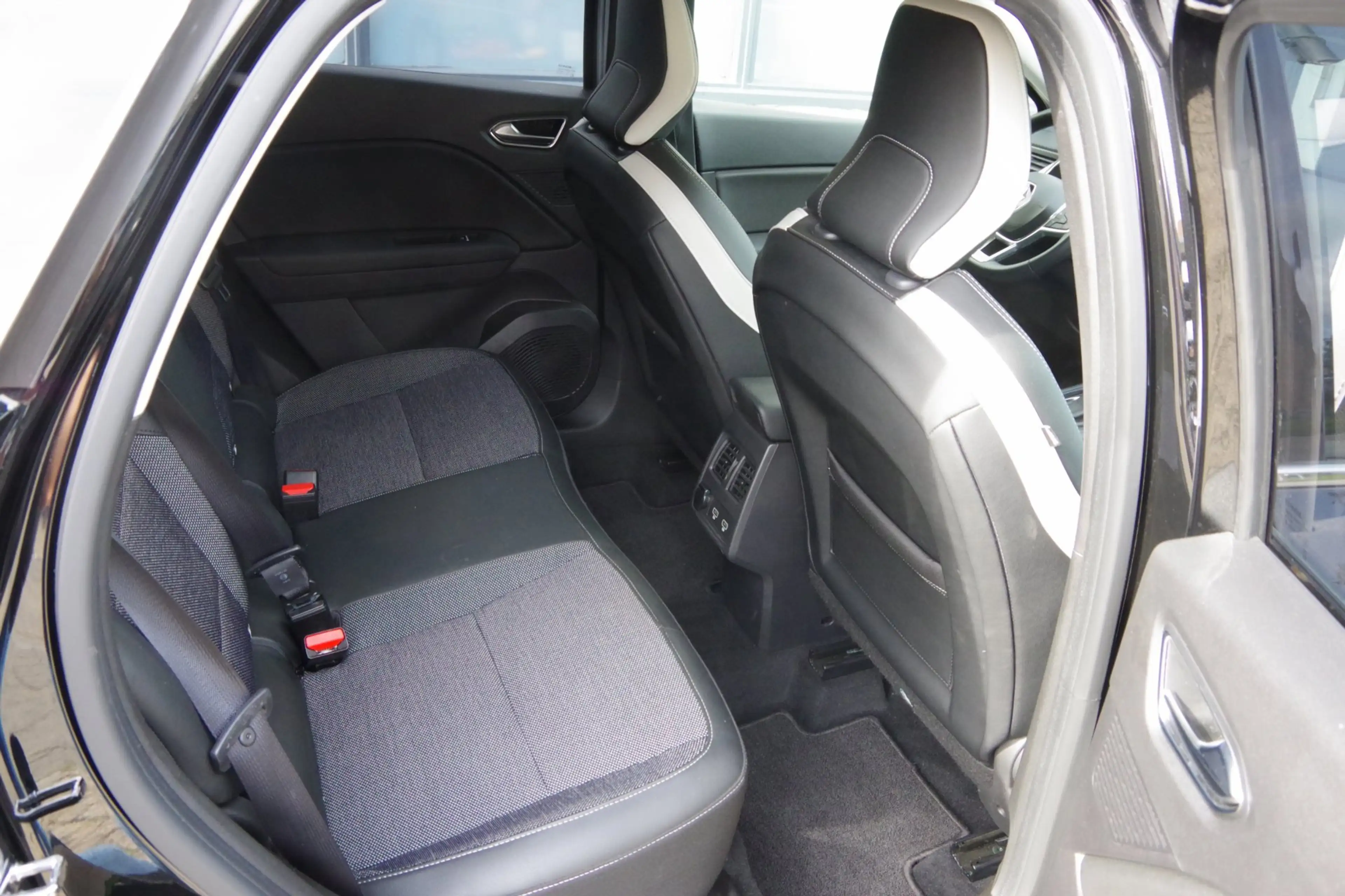 Renault Captur 1.3 TCe 155 Edition One |Dealer onderhouden| — photo 26