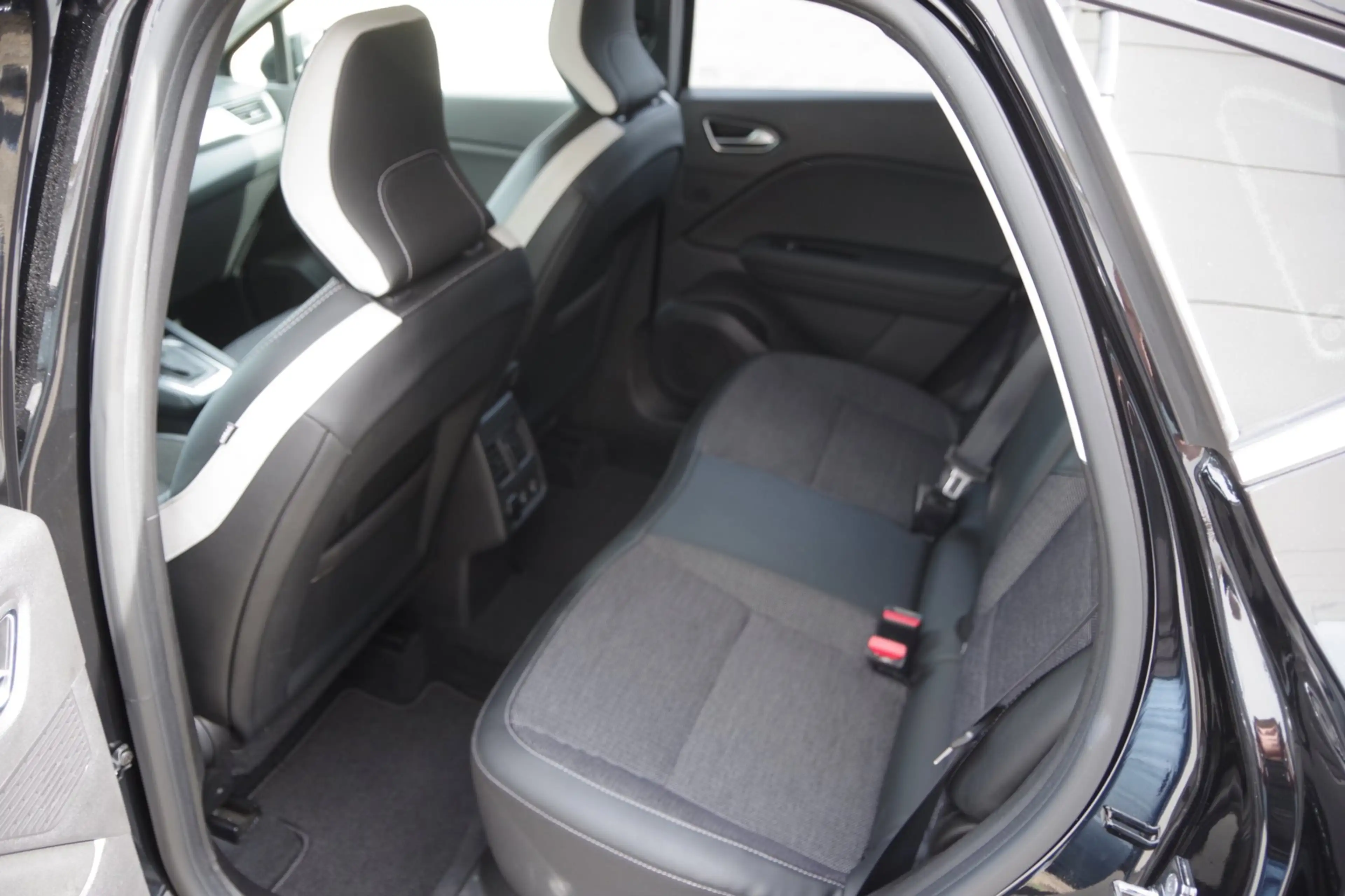 Renault Captur 1.3 TCe 155 Edition One |Dealer onderhouden| — photo 9