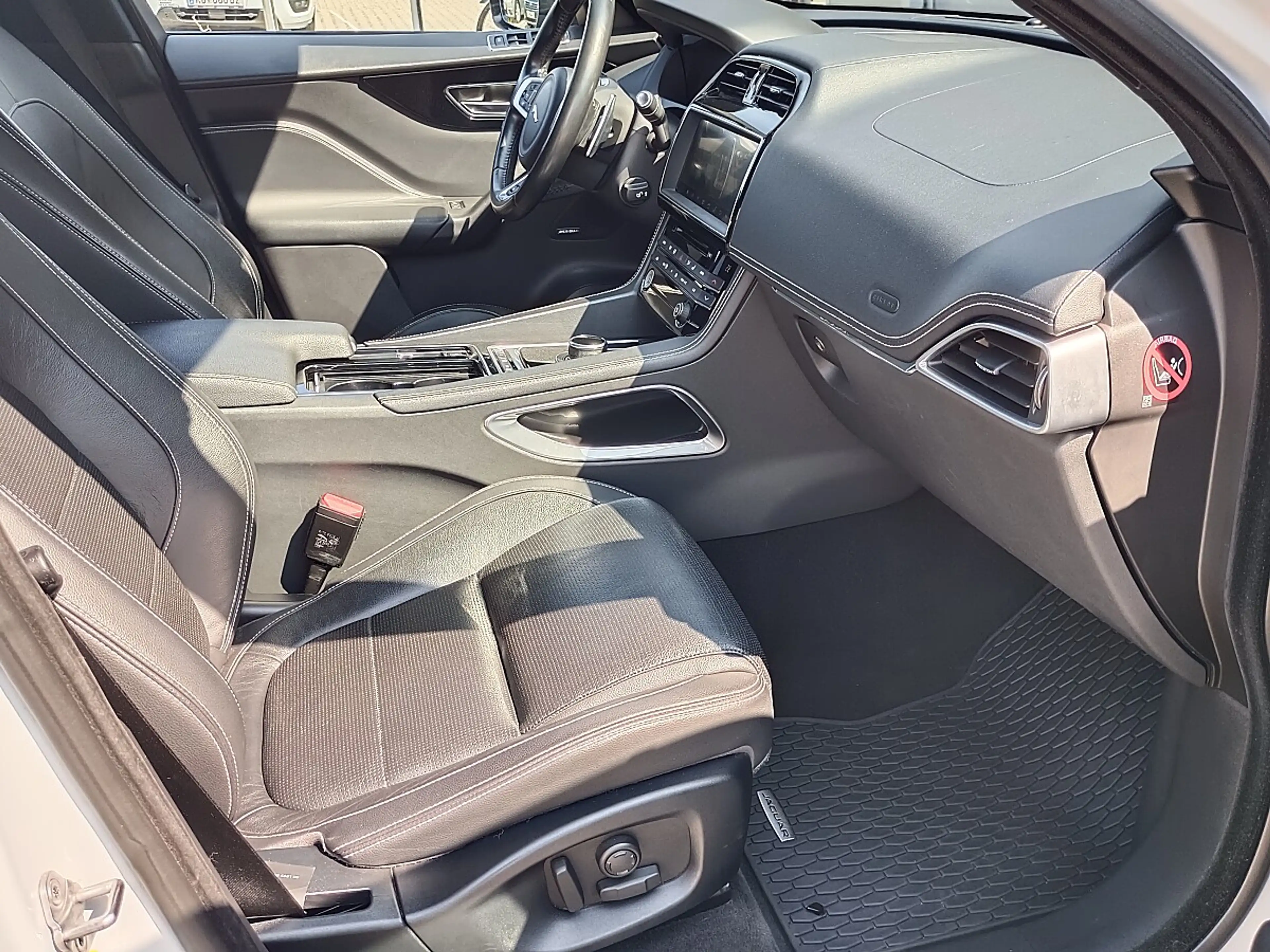 Jaguar F-Pace 25d AWD R-Sport Aut.*LED*WSS-heizung*4x-Sitz-he... — photo 34