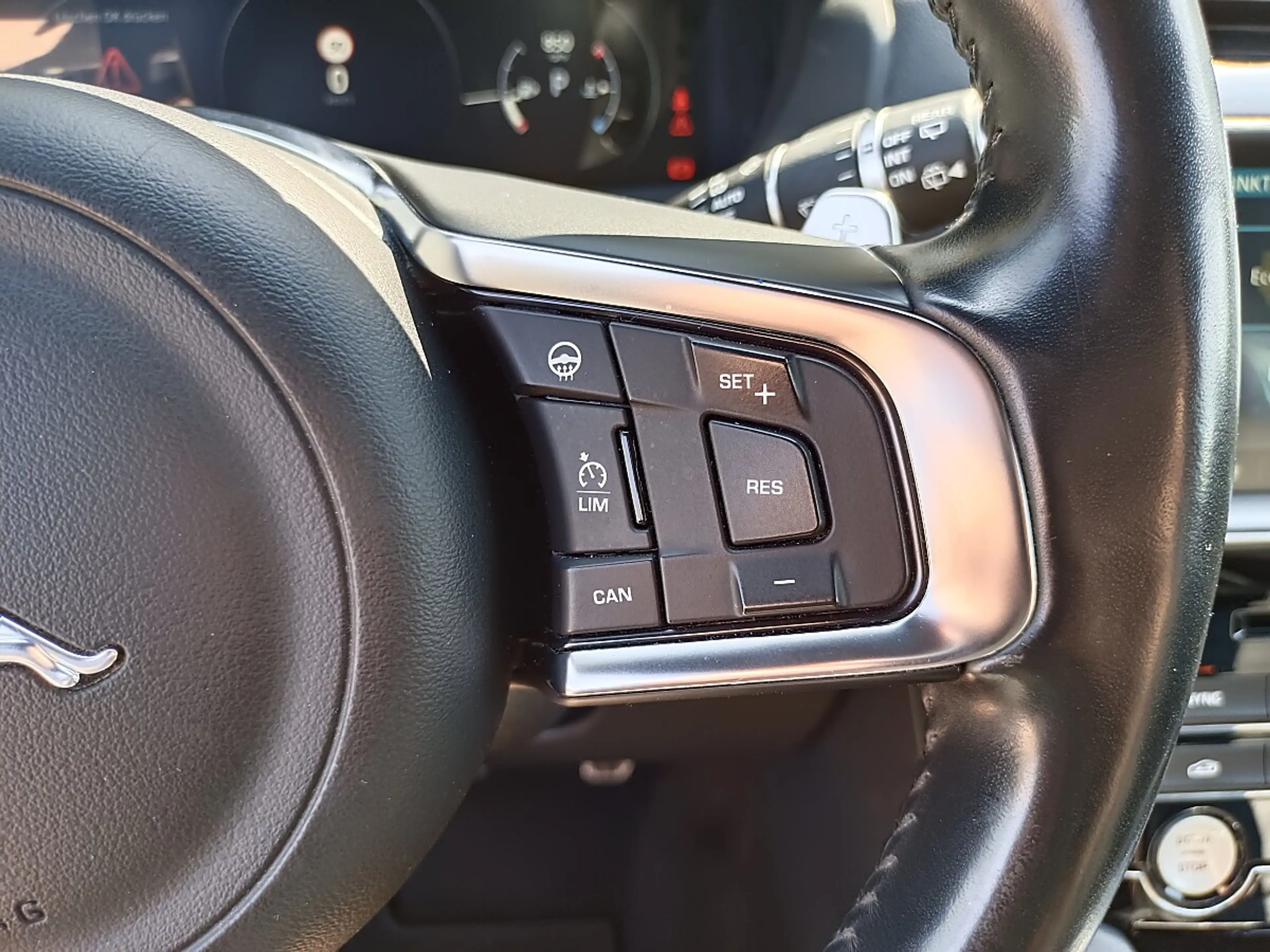 Jaguar F-Pace 25d AWD R-Sport Aut.*LED*WSS-heizung*4x-Sitz-he... — photo 20