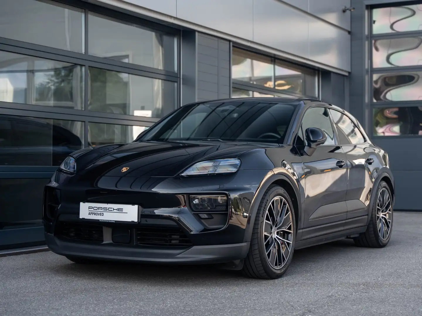 Porsche Macan 4 Schwarz - 1