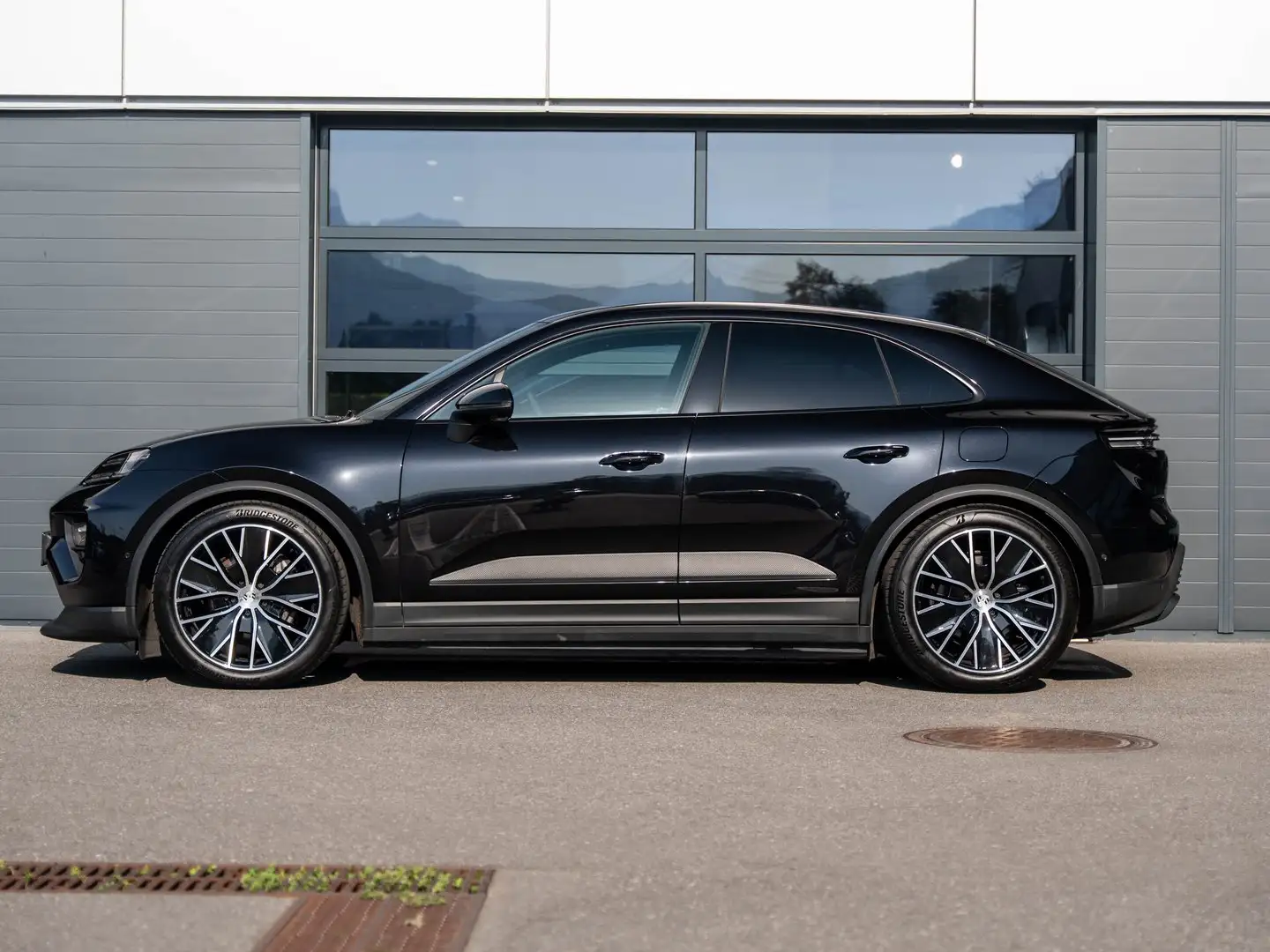 Porsche Macan 4 Schwarz - 2