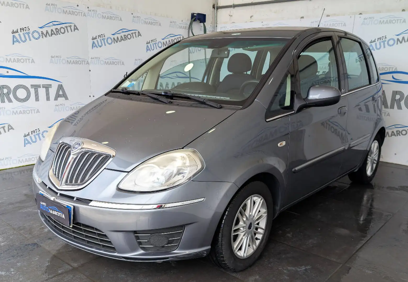 Lancia MUSA 1.3 mjt Platino 90cv siva - 1