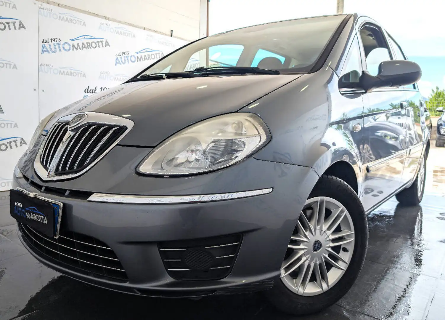 Lancia MUSA 1.3 mjt Platino 90cv siva - 2