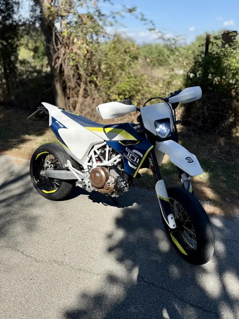 Husqvarna 701 Supermoto - 1
