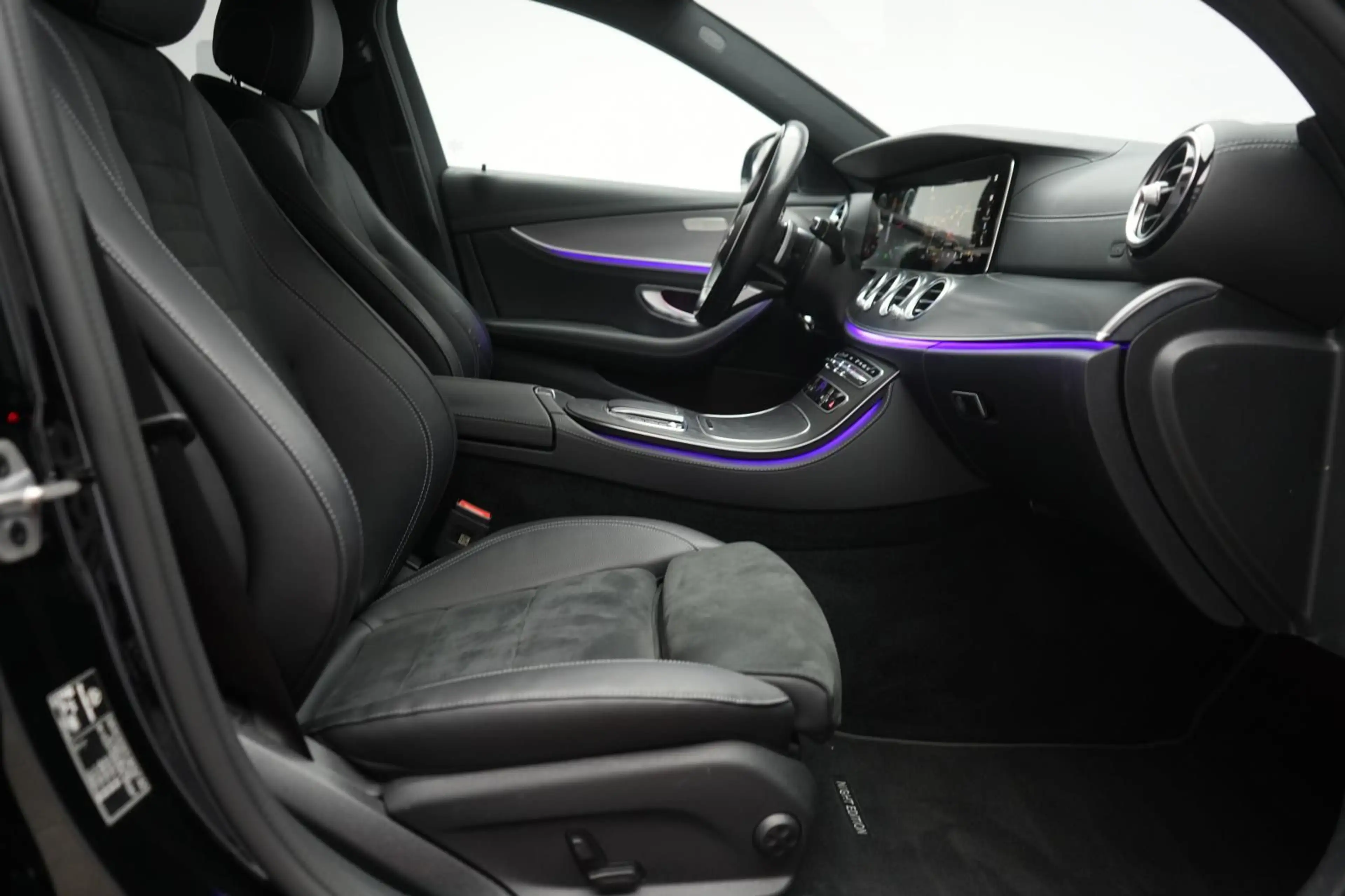 Mercedes-Benz E 300 d 4Matic T 9G-Tronic AMG Night Edition Car — photo 15