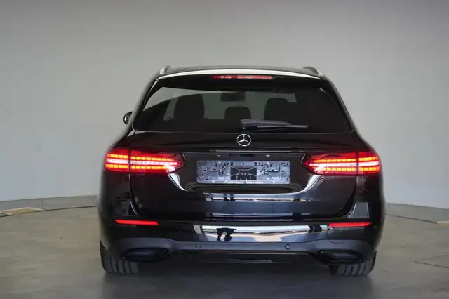 Mercedes-Benz E-Class view 6