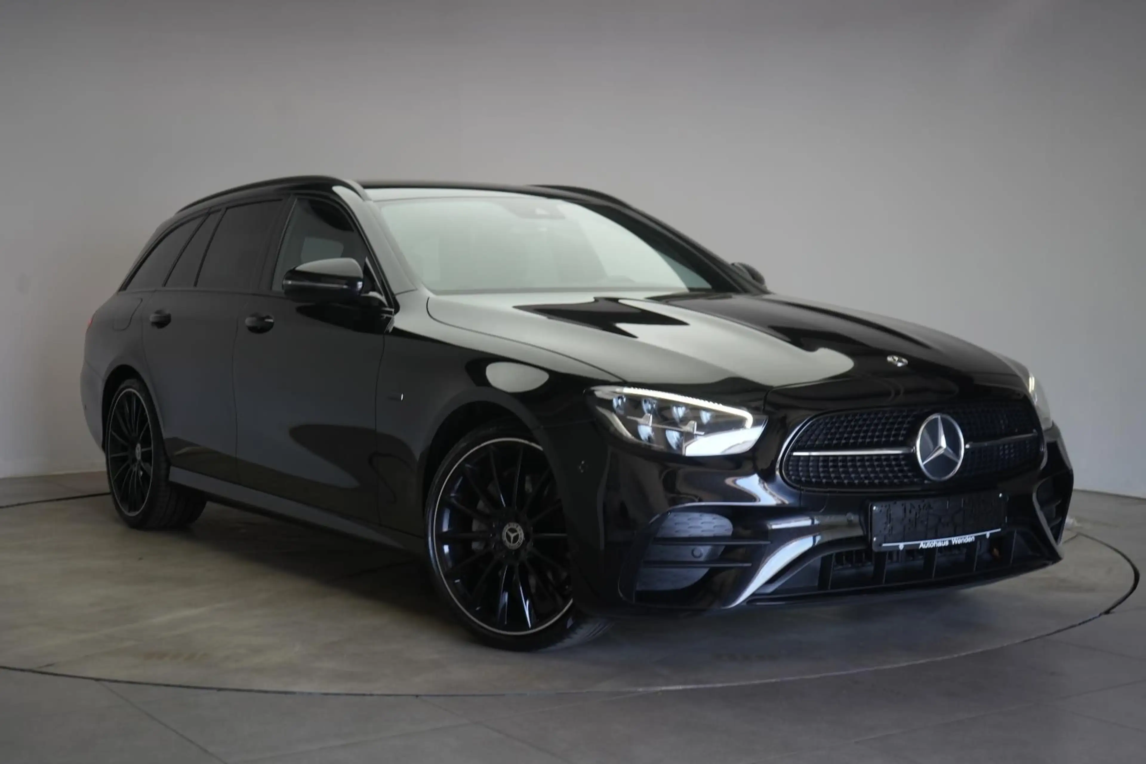 Mercedes-Benz E 300 d 4Matic T 9G-Tronic AMG Night Edition Car