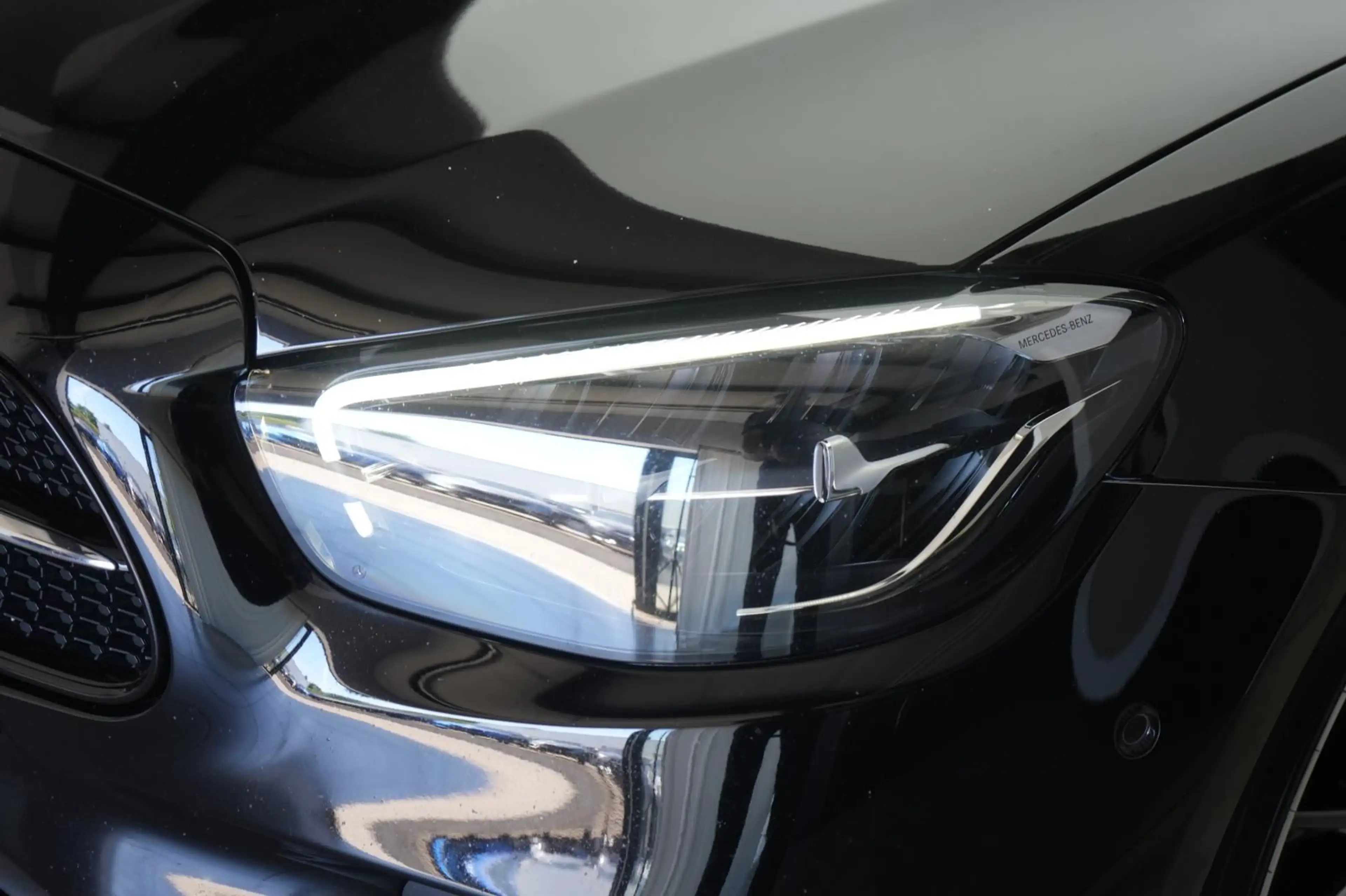 Mercedes-Benz E 300 d 4Matic T 9G-Tronic AMG Night Edition Car — photo 10