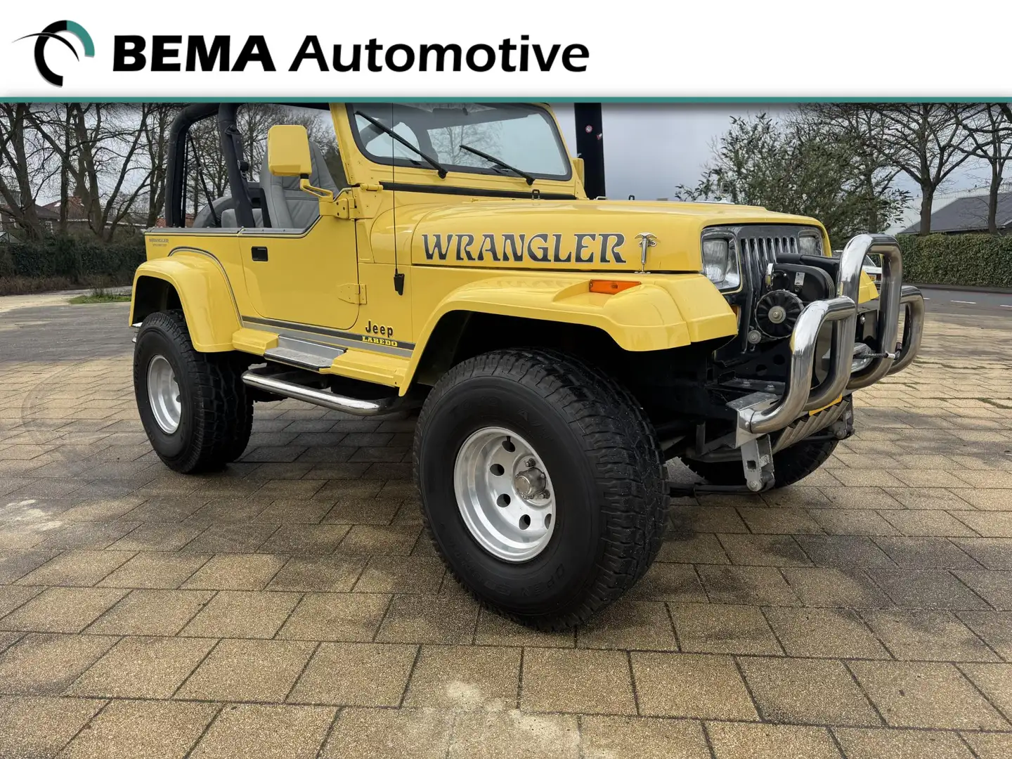 Jeep Wrangler 4.0i Hardtop Laredo LIER Gelb - 1