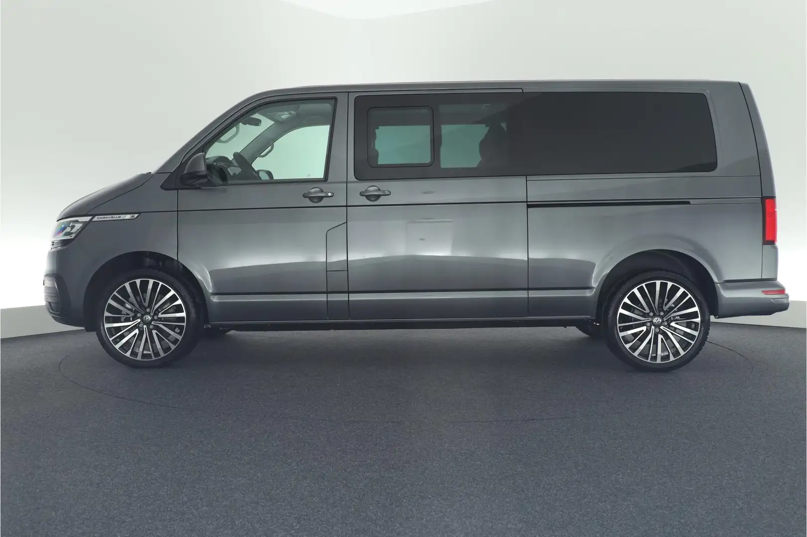 Volkswagen T6.1 Transporter Caravelle 2.0 TDI 204pk DSG L2H1 32 DC 2x Schuifde Gris - 2