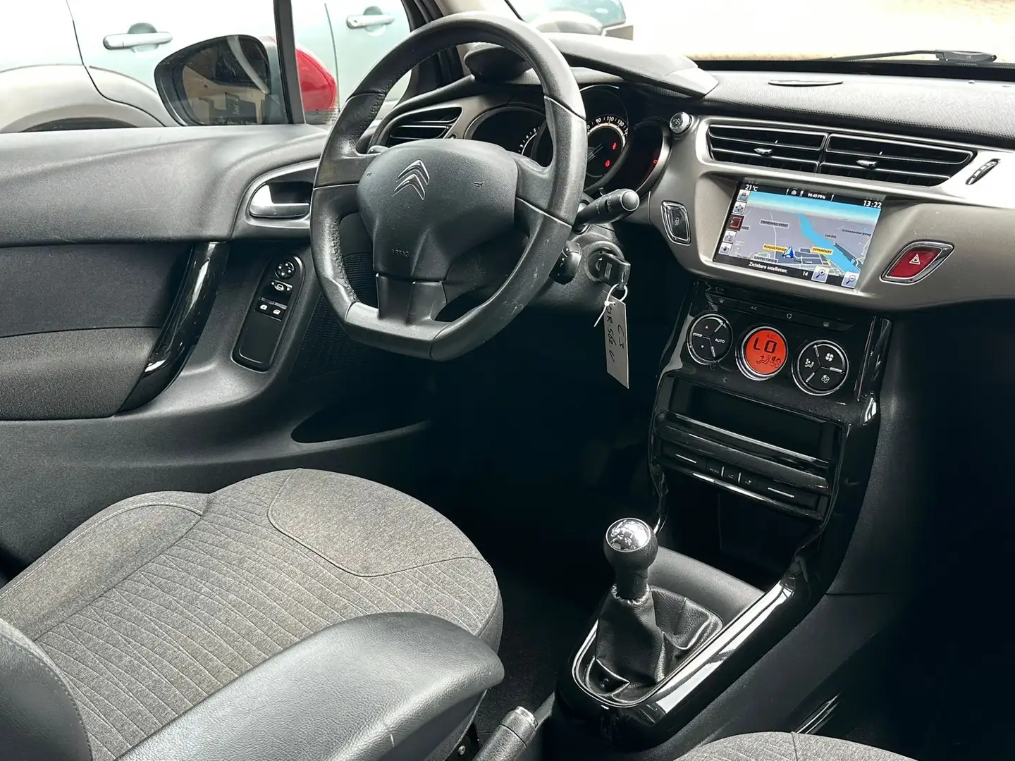 Citroen C3 1.2 PureTech Business Navi Airco Cruise 5d Trekhaa Rood - 2