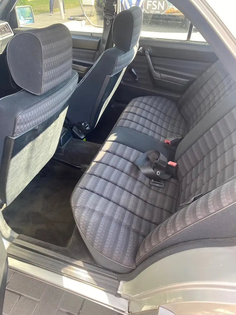 Mercedes-Benz 190 190 D Grau - 2