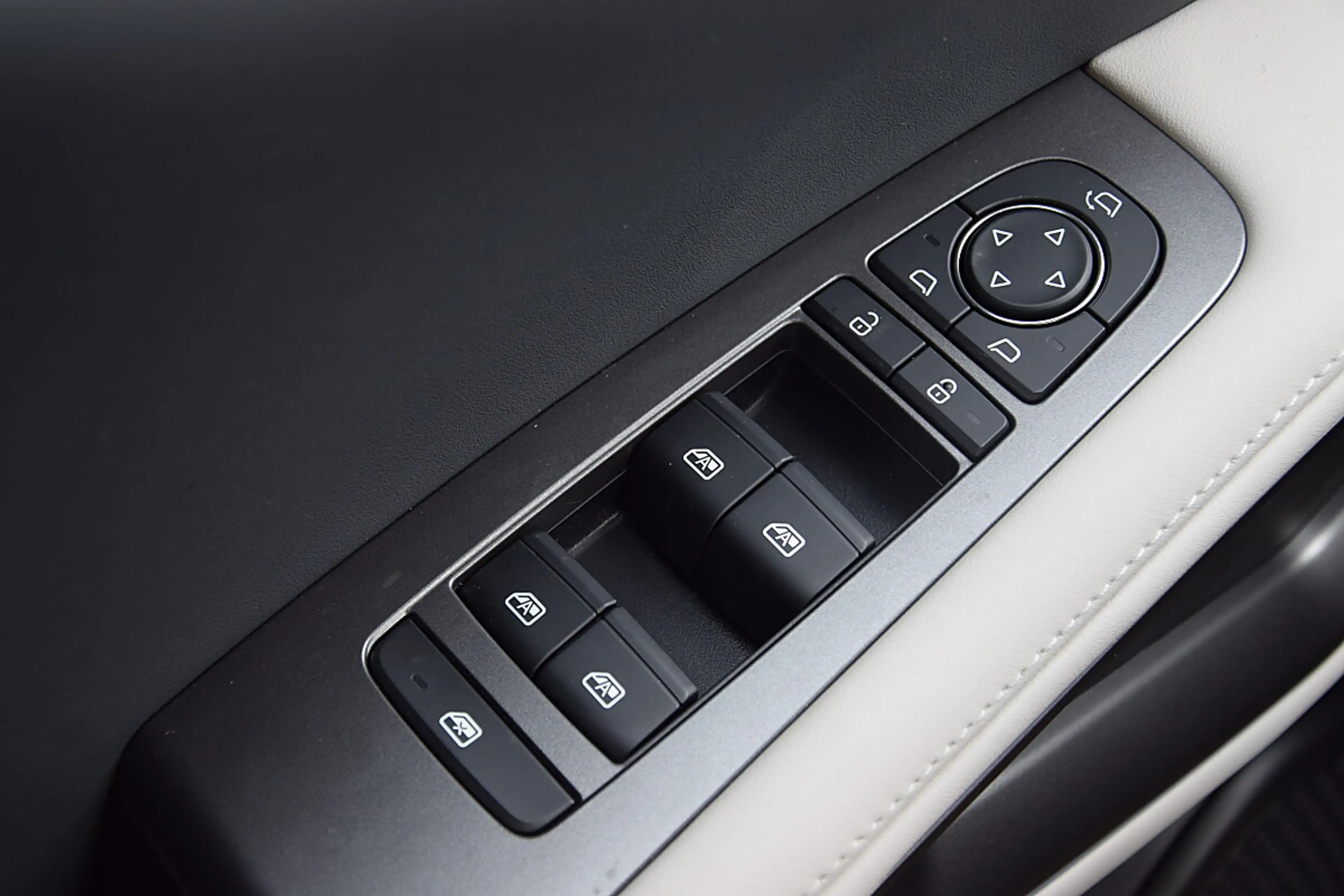 BYD Atto 2 Atto2 DM-i PHEV 18kWh Boost Öster. Paket **Lage... — photo 11