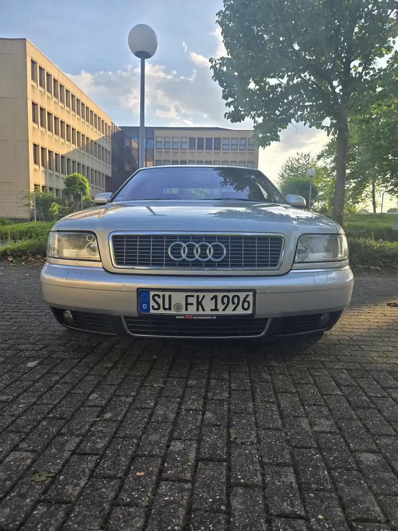 Audi A8 4.2 quattro Langversion - 1