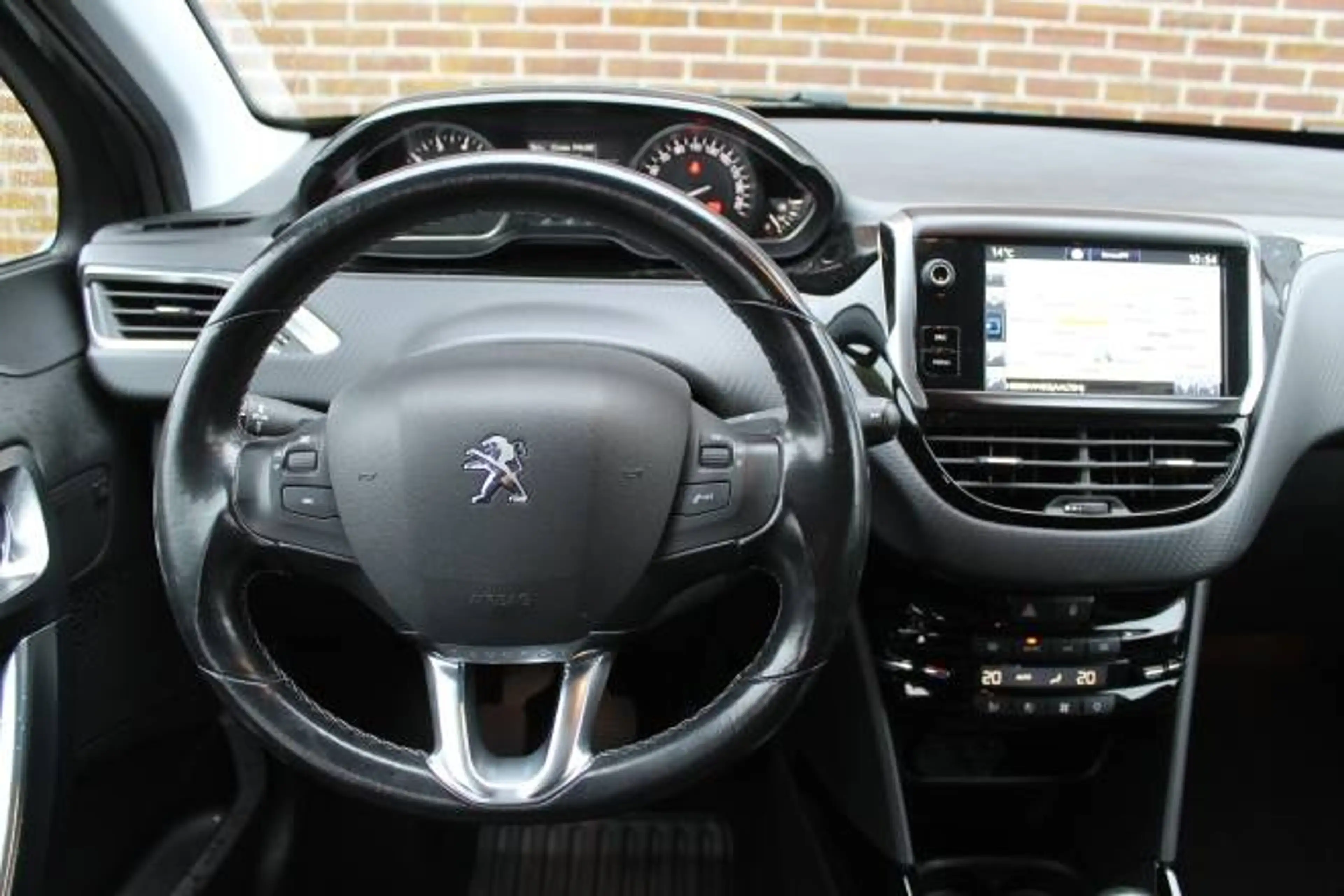 Peugeot 2008 1.2 PureTech 110pk S&S Allure — photo 12