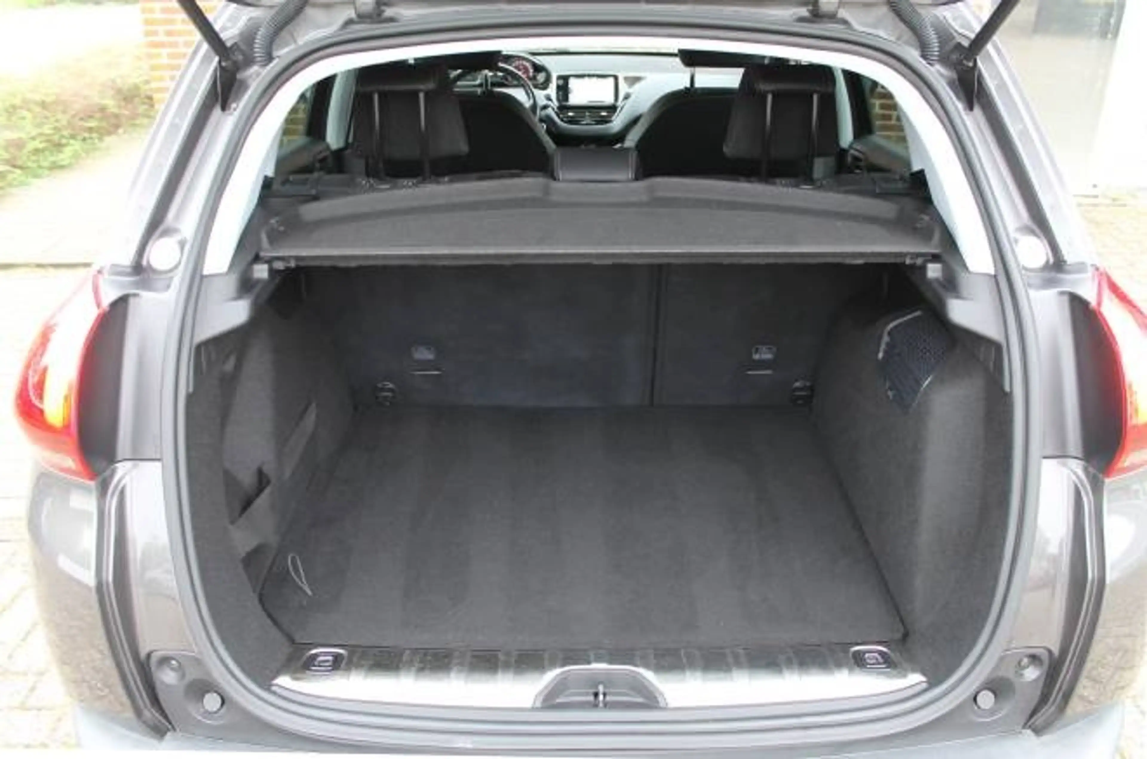 Peugeot 2008 1.2 PureTech 110pk S&S Allure — photo 11