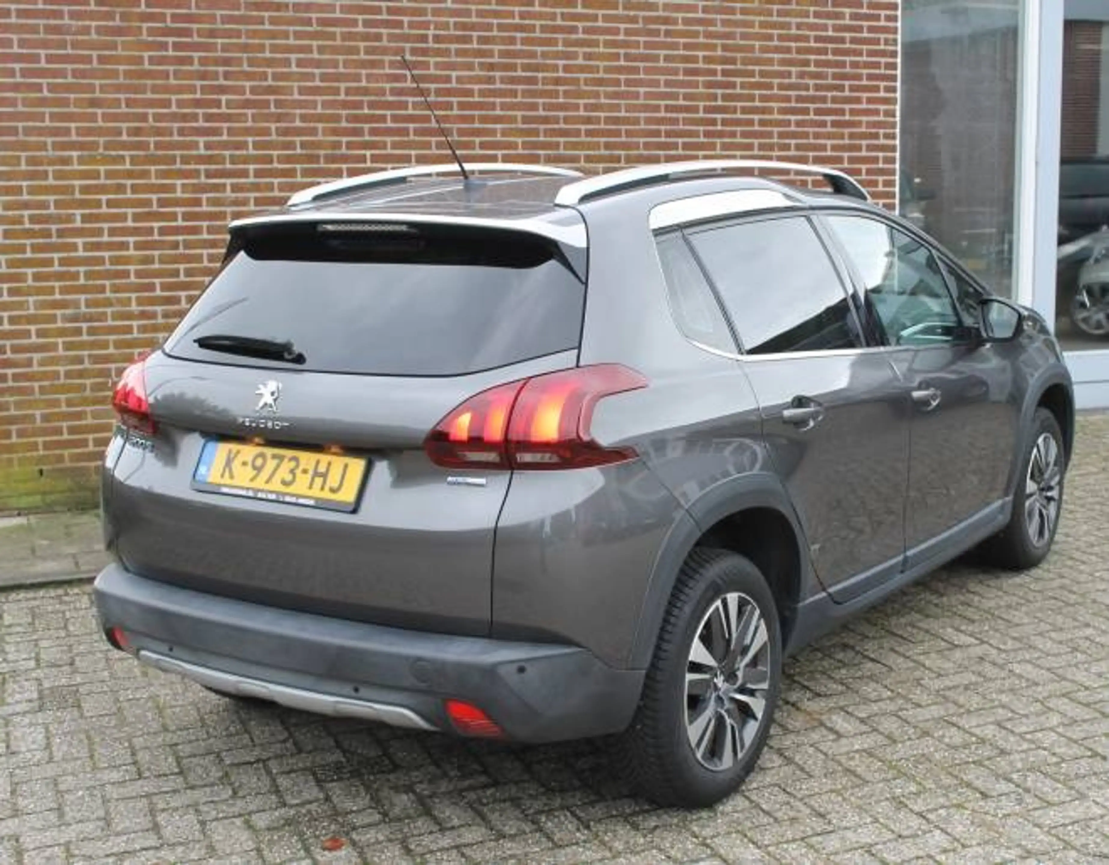 Peugeot 2008 1.2 PureTech 110pk S&S Allure — photo 2