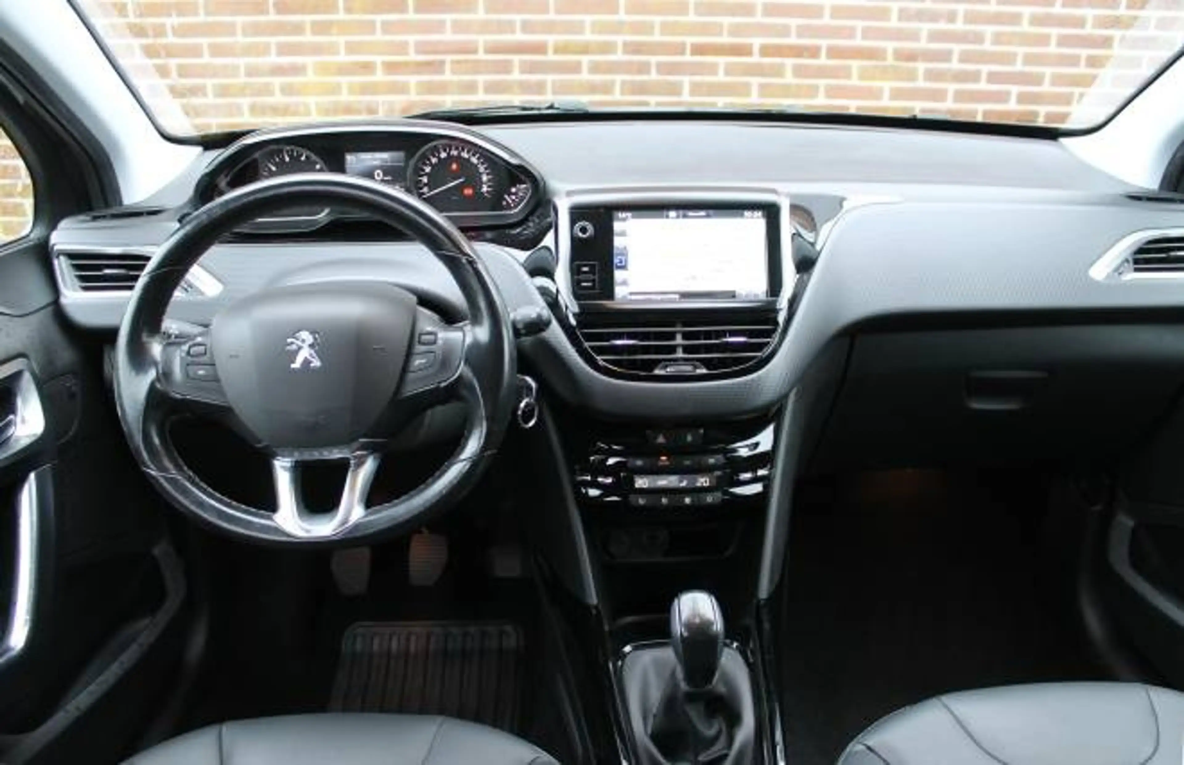 Peugeot 2008 1.2 PureTech 110pk S&S Allure — photo 6