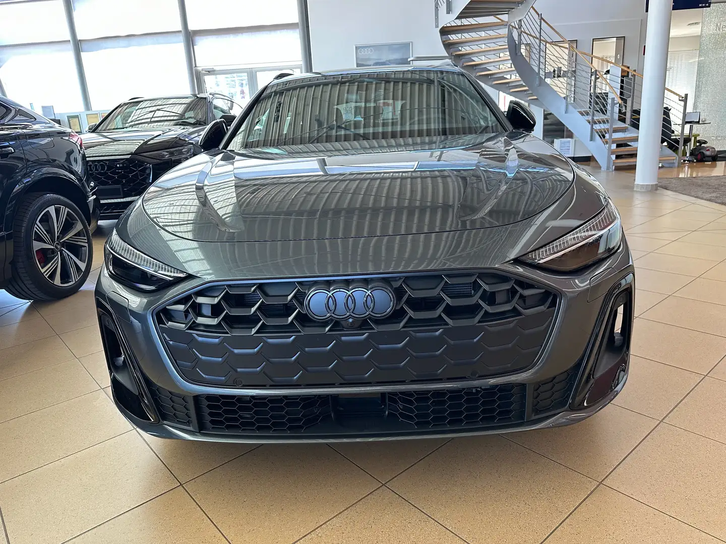 Audi A5 TFSI e-hybrid 270 kW quattro AHV, S-Line Grigio - 2