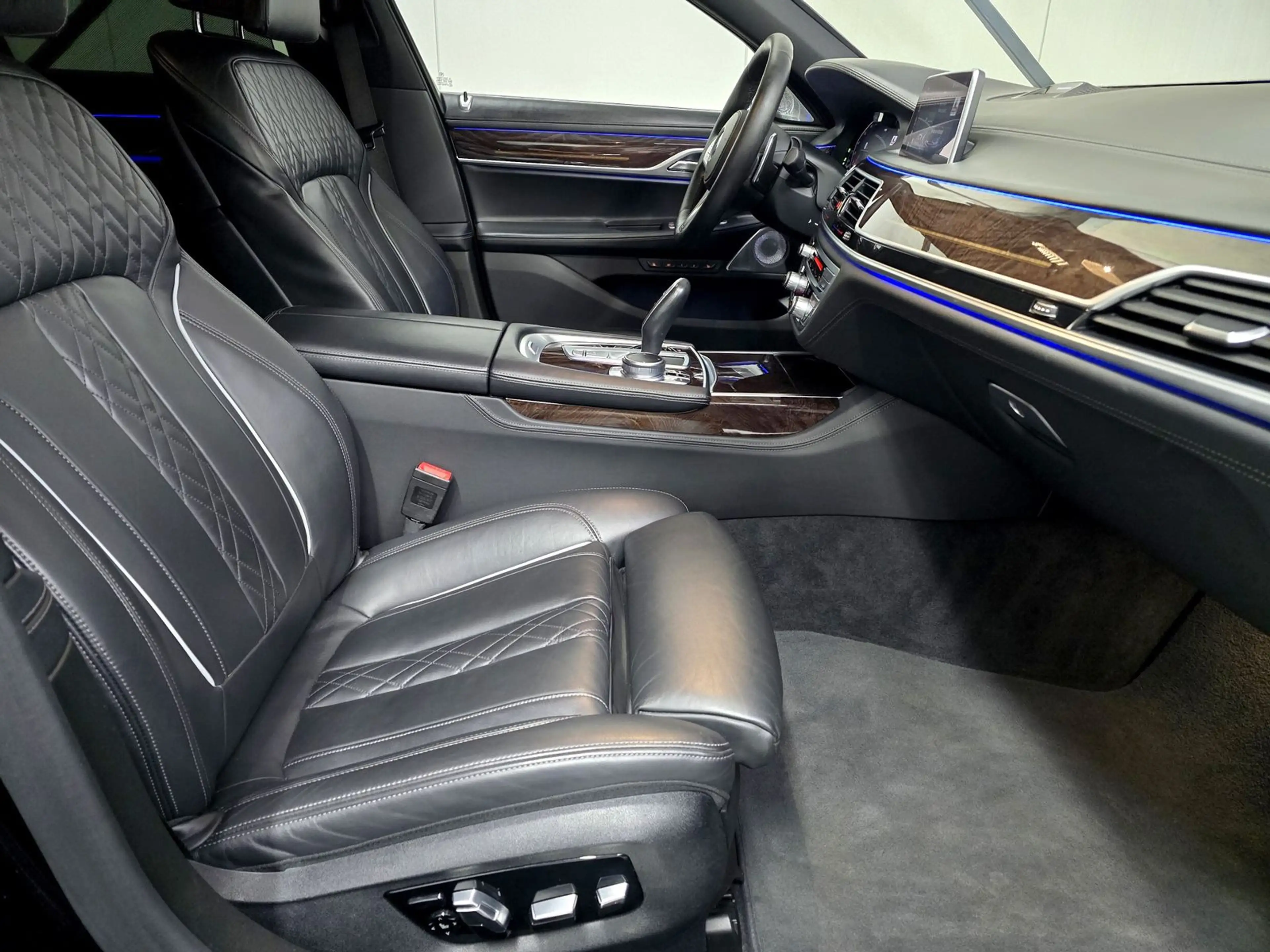 BMW 750 i xDrive M Sport *Executive Pro*B&W*360* — photo 13
