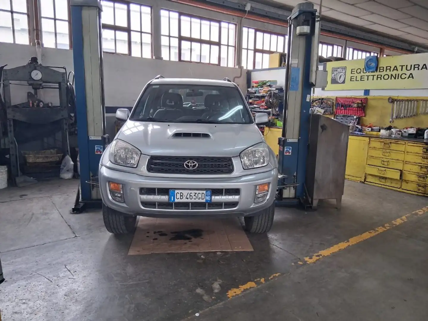 Toyota RAV 4 MY23 RAV4 2.0 Tdi D-4D cat 5 porte Argintiu - 2