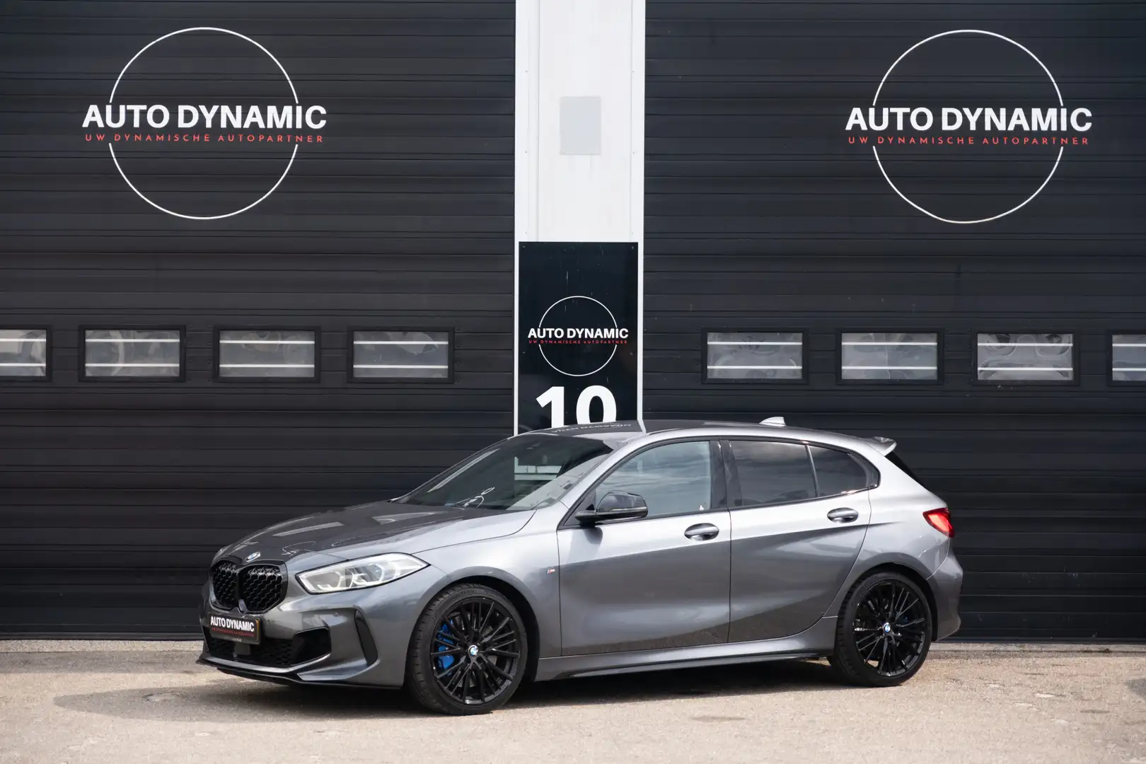 BMW 135 1-serie M135i xDrive High Executive Grijs - 1