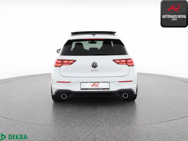 Volkswagen Golf view 3