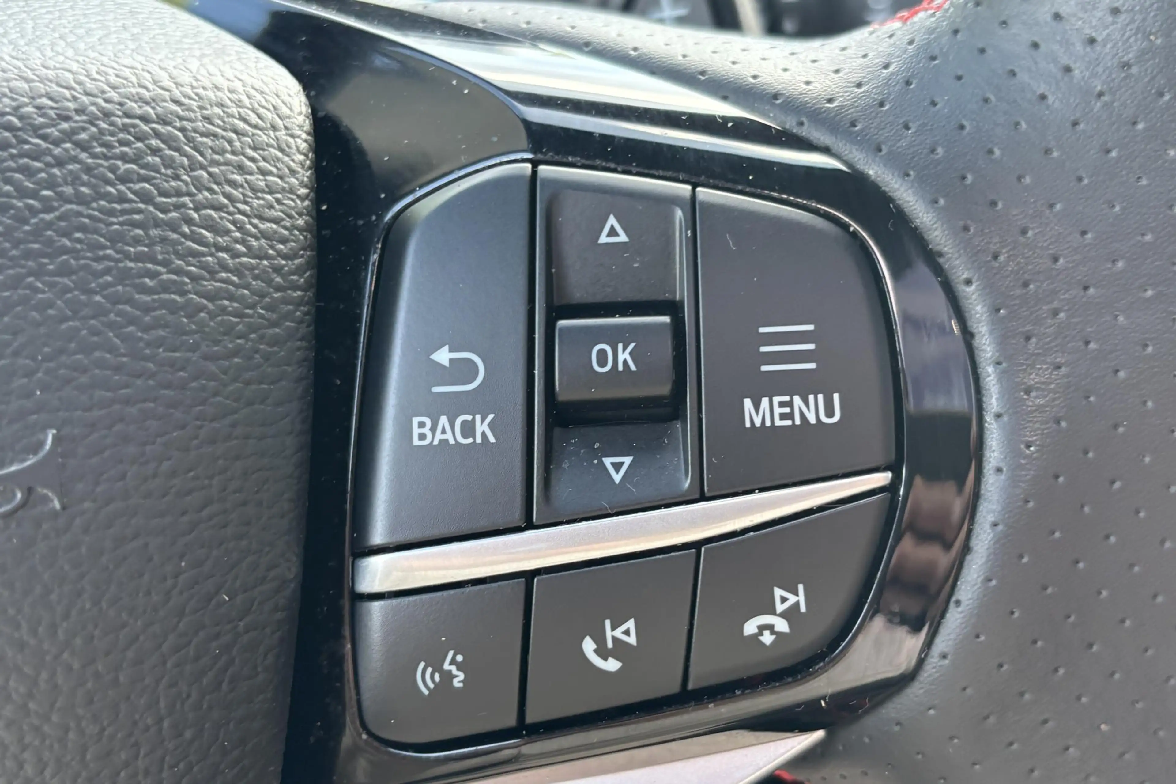 Ford Explorer 3.0 V6 EcoBoost PHEV ST-Line — photo 14